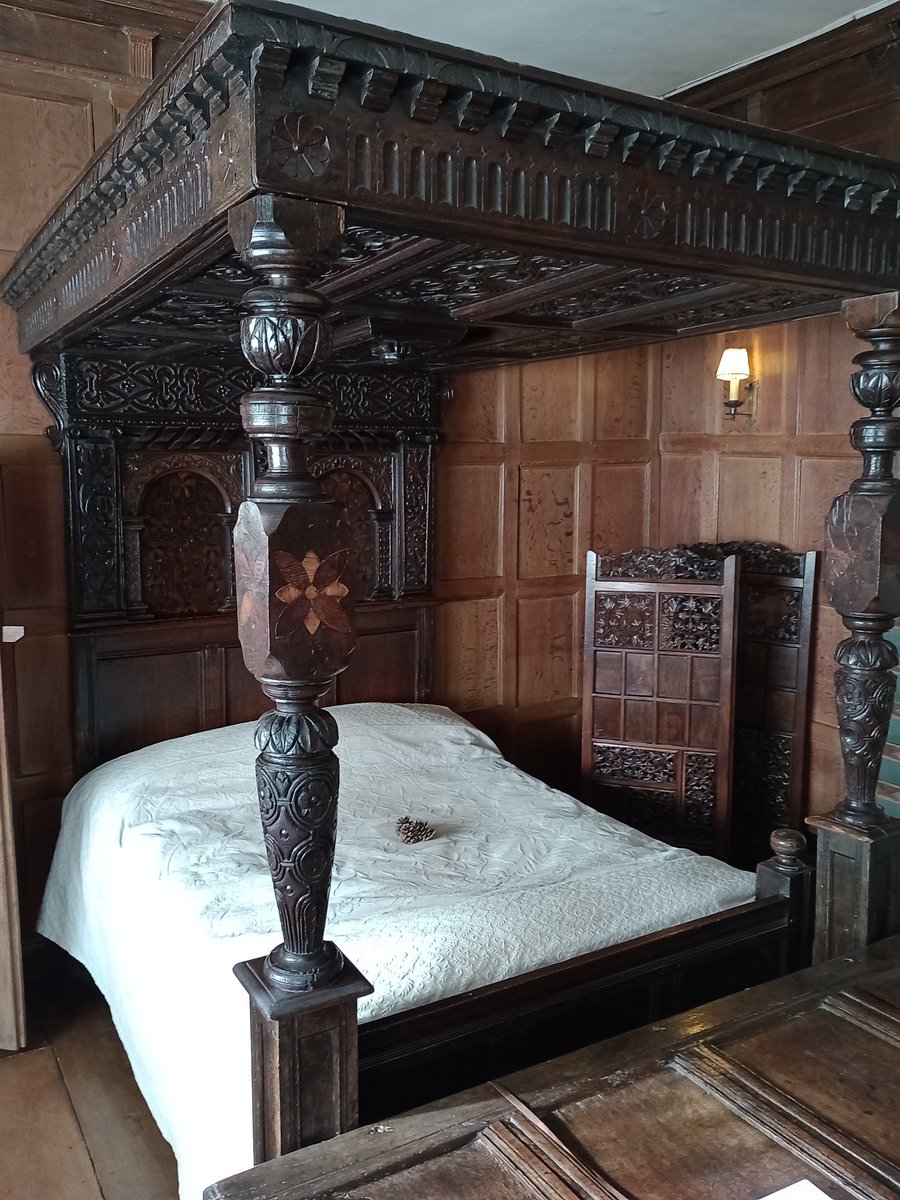 OwenEdmunds's tweet photo. It's been a while but it's good to be back volunteering at the absolutely gorgeous @NTBaddesley today in Henry Ferrer's Bedroom and the Blue Bedroom!! ❤️❤️❤️ xx @NTmidlands @nationaltrust #NationalTrust #Baddesley #Moat #Bedroom #Ferrers #CountryHouse #Peaceful #Tranquil https://t.co/SCB9jQYJhe