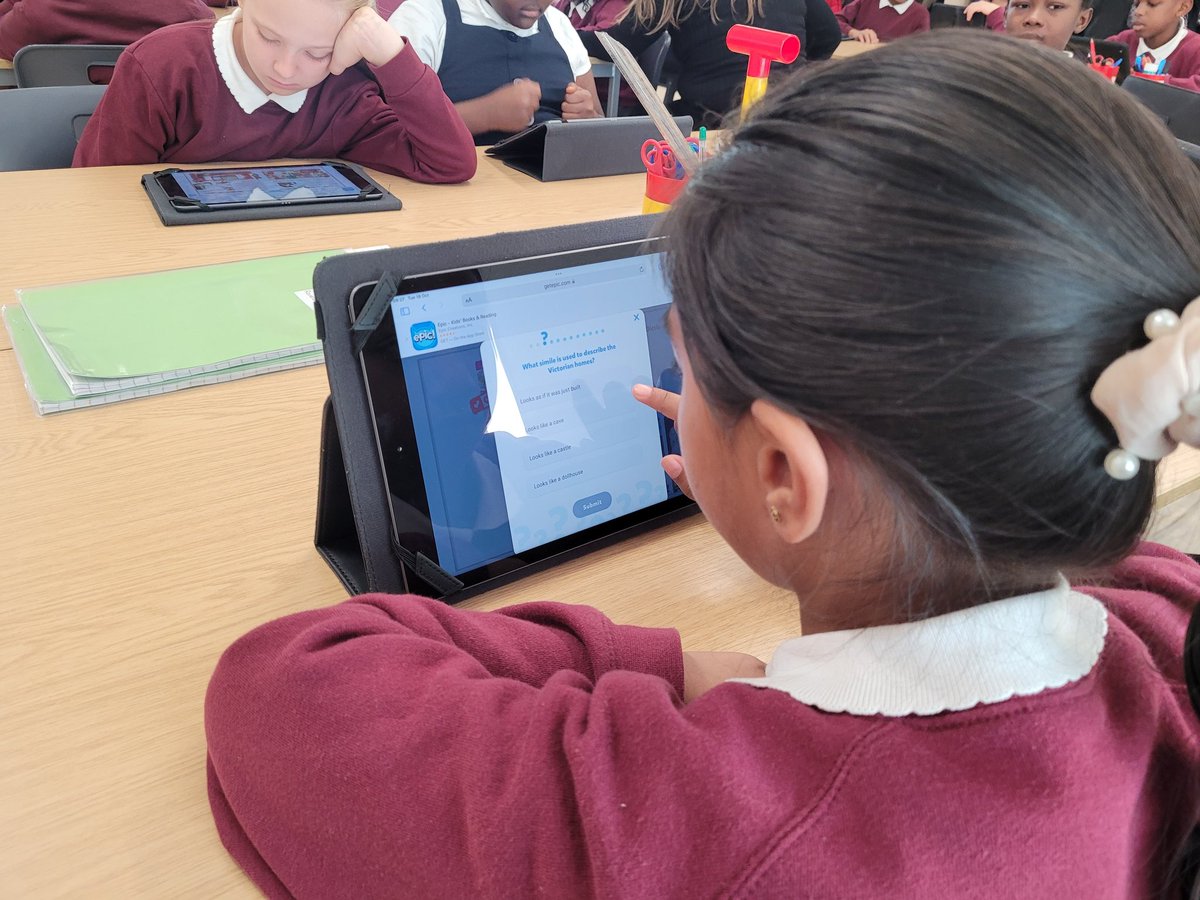 RPSComputing's tweet photo. Here are our pupils using #getpic during their #readingforpleasure session. https://t.co/g9NRIX7V1k