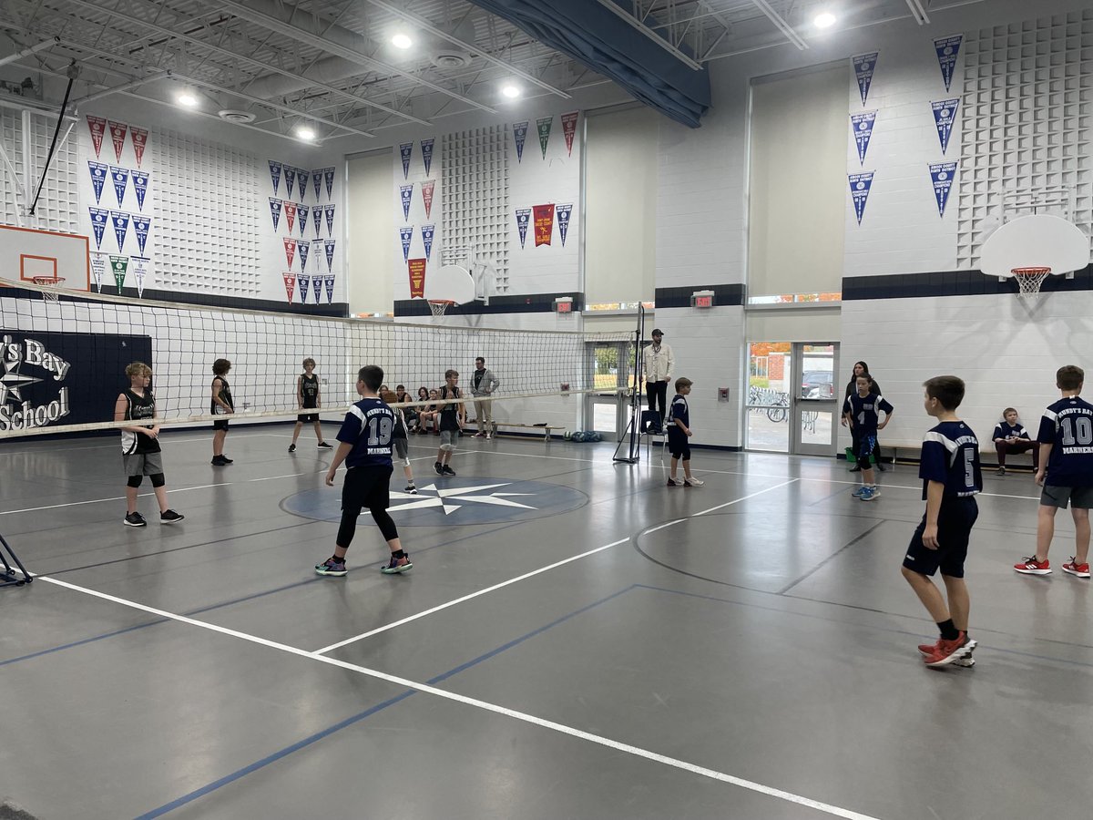 MundysBayPS's tweet photo. Soooo nice to have sports back in the school! Can’t see them but parents are here watching too! Intermediate Boys Volleyball Mini Tournament. Go Mariners! 🏐 #wethenorthsimcoe ⁦@SCDSB_Schools⁩ ⁦@opheacanada⁩ https://t.co/1g5hTdd5N6