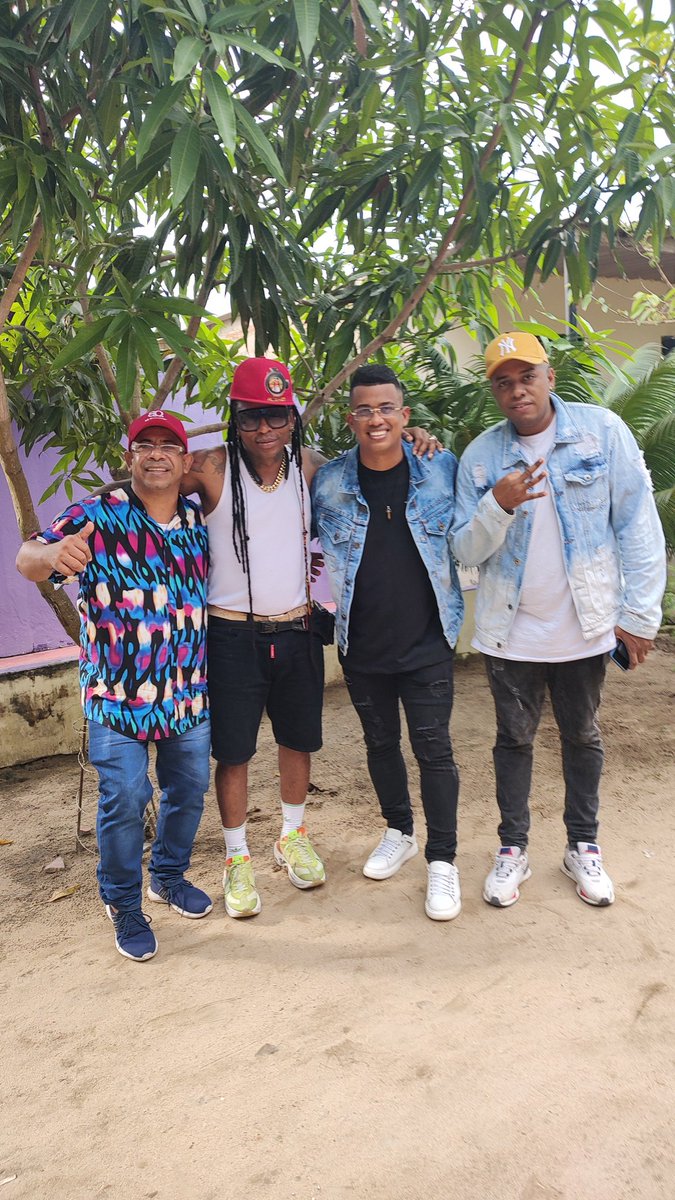Lumy100's tweet photo. Esperen La Entrevista Con El Francotirador. 🚀
Lumy Oficial 🙌🏾

@TalentoRecordLC Asocachampeta El Gran Andrew #yosoylumy #ElCuento #videoviral #champeta #Entrevista https://t.co/nmmEUtvcAX