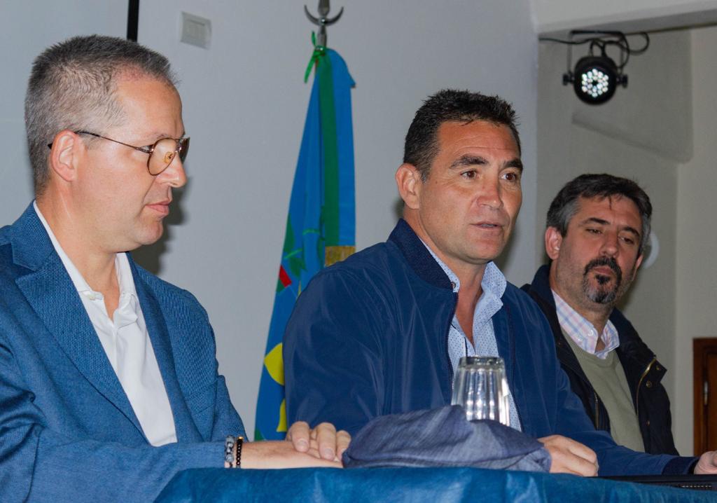 patriciohogan's tweet photo. Hoy, en el ISFT Nº 194 (ITEC) de Miramar, dimos la bienvenida al curso de "Instrucción al ámbito portuario" para alumnos de la escuelas agrarias N° 1 y 2° de Miramar, y el CEPT N° 20 de #Mechongué, dictado por el #CENCAPOR.
#ADNAlvarado #puertos
#GeneralAlvarado
#PatricioHogan https://t.co/XTcRpd4wKb