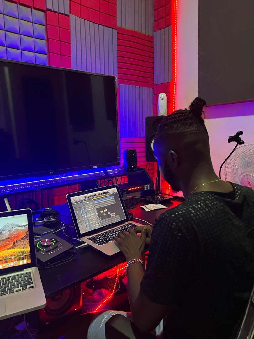 ZegzMix's tweet photo. Superstar Manager..
Available for mixing and mastering session. https://t.co/IPJael5IDc