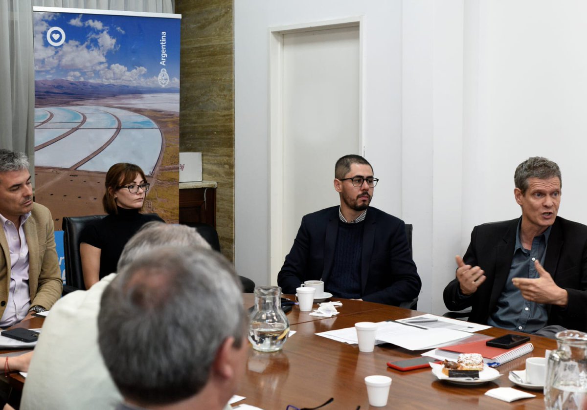 elpregonminero's tweet photo. Miguel Soler, nuevo presidente electo del Consejo Federal de Minería https://t.co/UXzdkmMtVr

#COFEMIN
#minería
#MiguelSoler
@AvilaFernandaOk https://t.co/BxqgDsSFN5