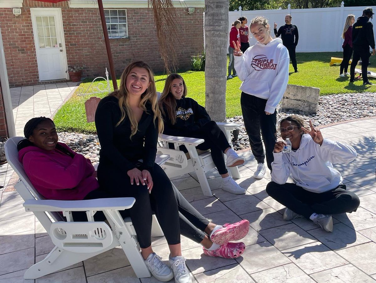 Nicholls_WBB's tweet photo. Got together for some great team bonding time! Thank you @tplai55, who is currently a @wnba world  champion for the @lvaces. Thank you for having a great talk with us and giving us words wisdom. 

#geauxcolonels⚔️🔴⚪️⚫️ https://t.co/rrkZMK5QZj