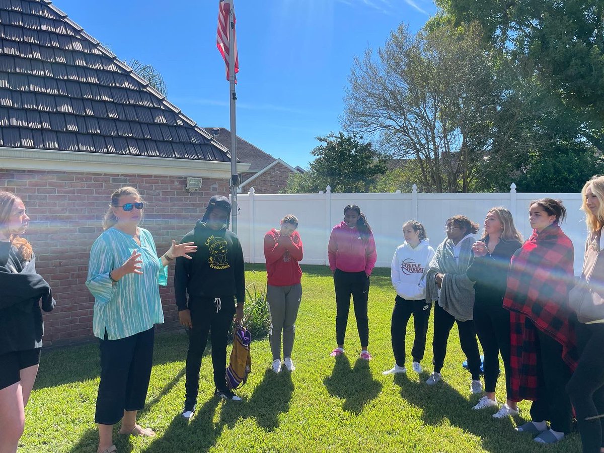 Nicholls_WBB's tweet photo. Got together for some great team bonding time! Thank you @tplai55, who is currently a @wnba world  champion for the @lvaces. Thank you for having a great talk with us and giving us words wisdom. 

#geauxcolonels⚔️🔴⚪️⚫️ https://t.co/rrkZMK5QZj