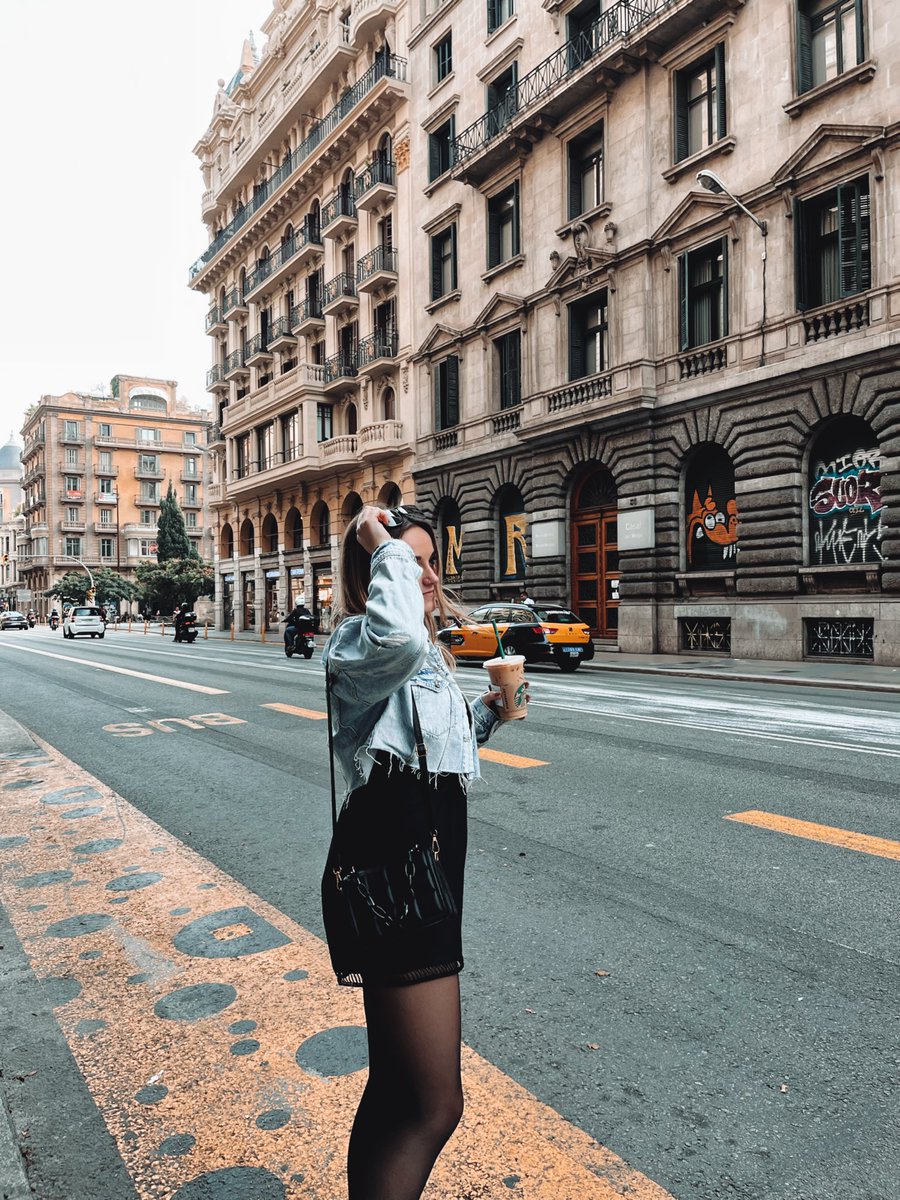 Anna Ortega tweet media