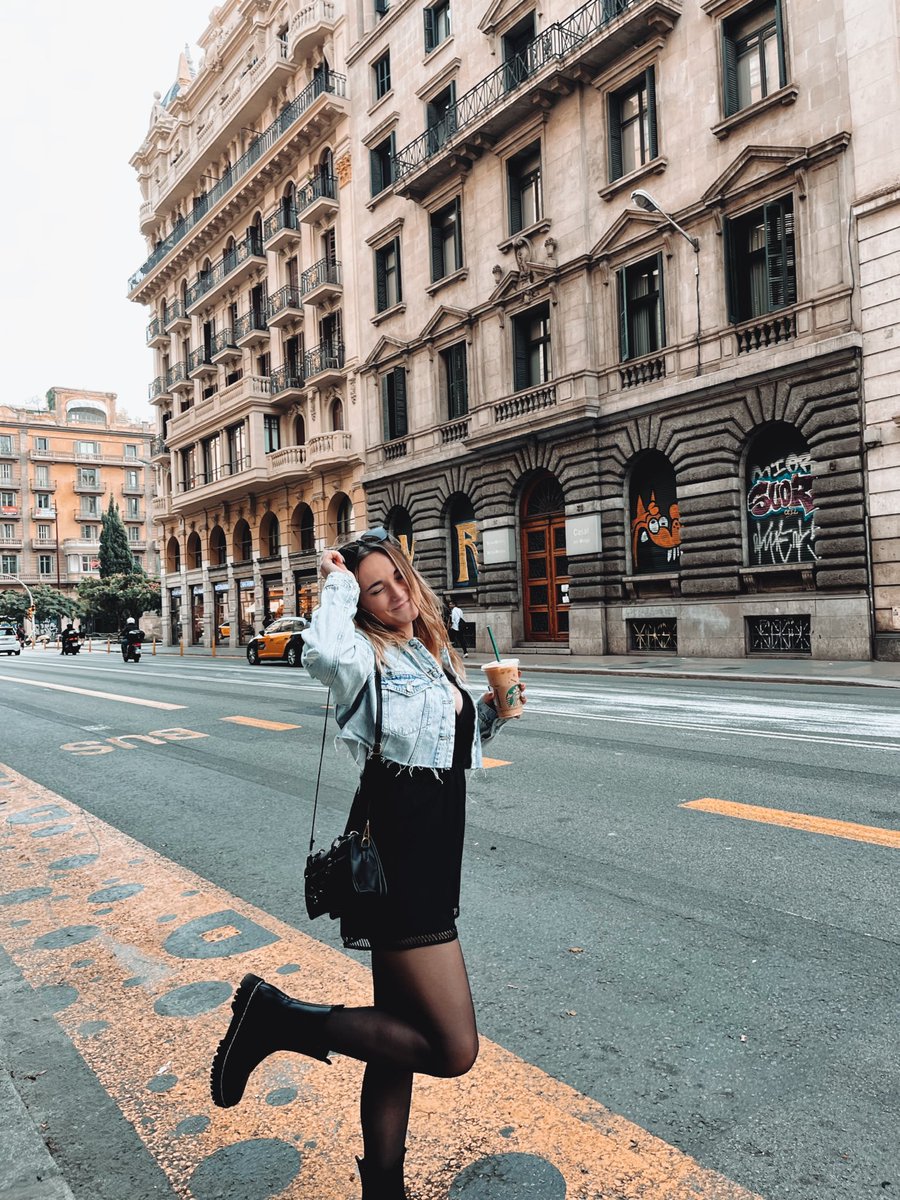 Anna Ortega tweet media