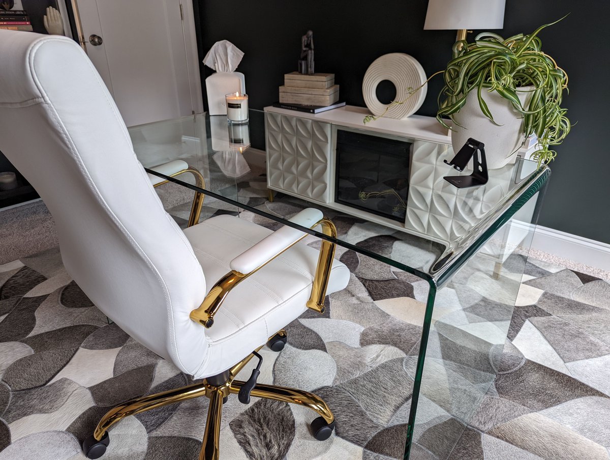 bedecors's tweet photo. Even an ordinary workday feels extraordinary when your #homeoffice is as #cozy , sexy, and sleek as this one. 
#Roswellga #Alpharetta #Google https://t.co/ZLZMKV252b https://t.co/Q5nzFtT096