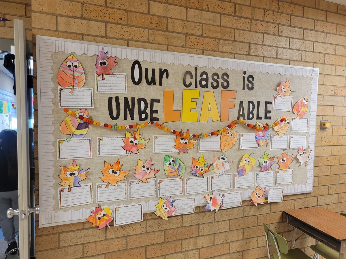 HunterElem's tweet photo. Hunter halls are getting spooky! Our students are showing off their bewitching art and writing skills. It's a treat to watch these kids learn! 

#hunterknights #hunterelementary #superstudents https://t.co/qsMLOO98Vz