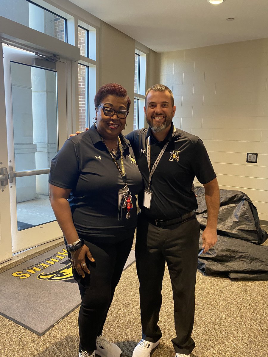 Twins Tuesday for Homecoming with CP #ONEAthens <a href="/AthensALSchools/">Athens City Schools</a> <a href="/AHS_Alabama/">Athens High School</a>