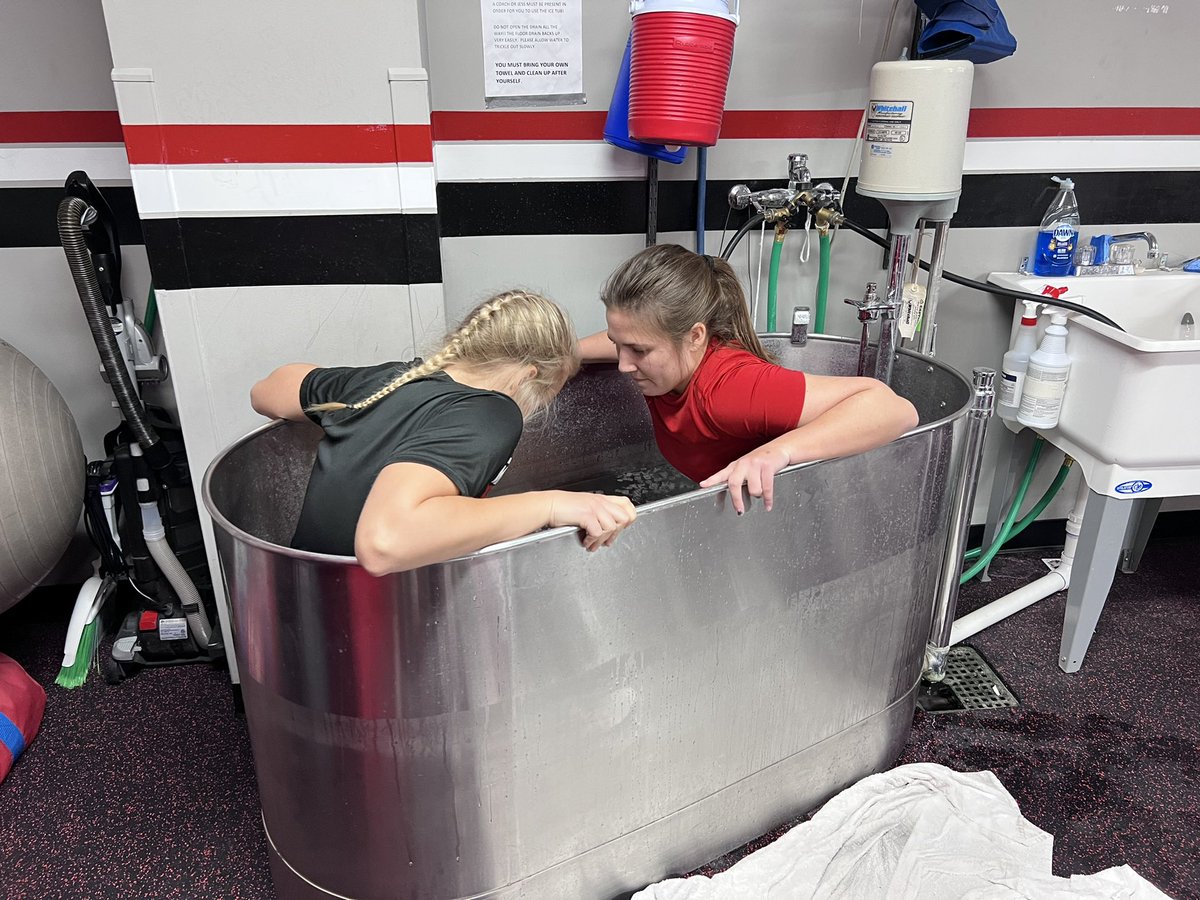 cardswomenbball's tweet photo. No sound needed for ice baths this morning! These girls entertain wherever they are! #recoverytuesday https://t.co/duTINKwemM