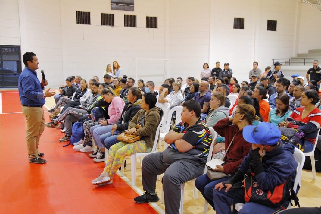 RodrigoHAl's tweet photo. Hoy con el gremio de entrenadores y deportistas estuvimos socializando los requisitos para aplicar al subsidio de vivienda nueva en el próximo proyecto VIS: Foresta Campestre. 
Estaremos compartiendo esta información con diferentes sectores, los invito a estar atentos. https://t.co/nhqEuOI24v