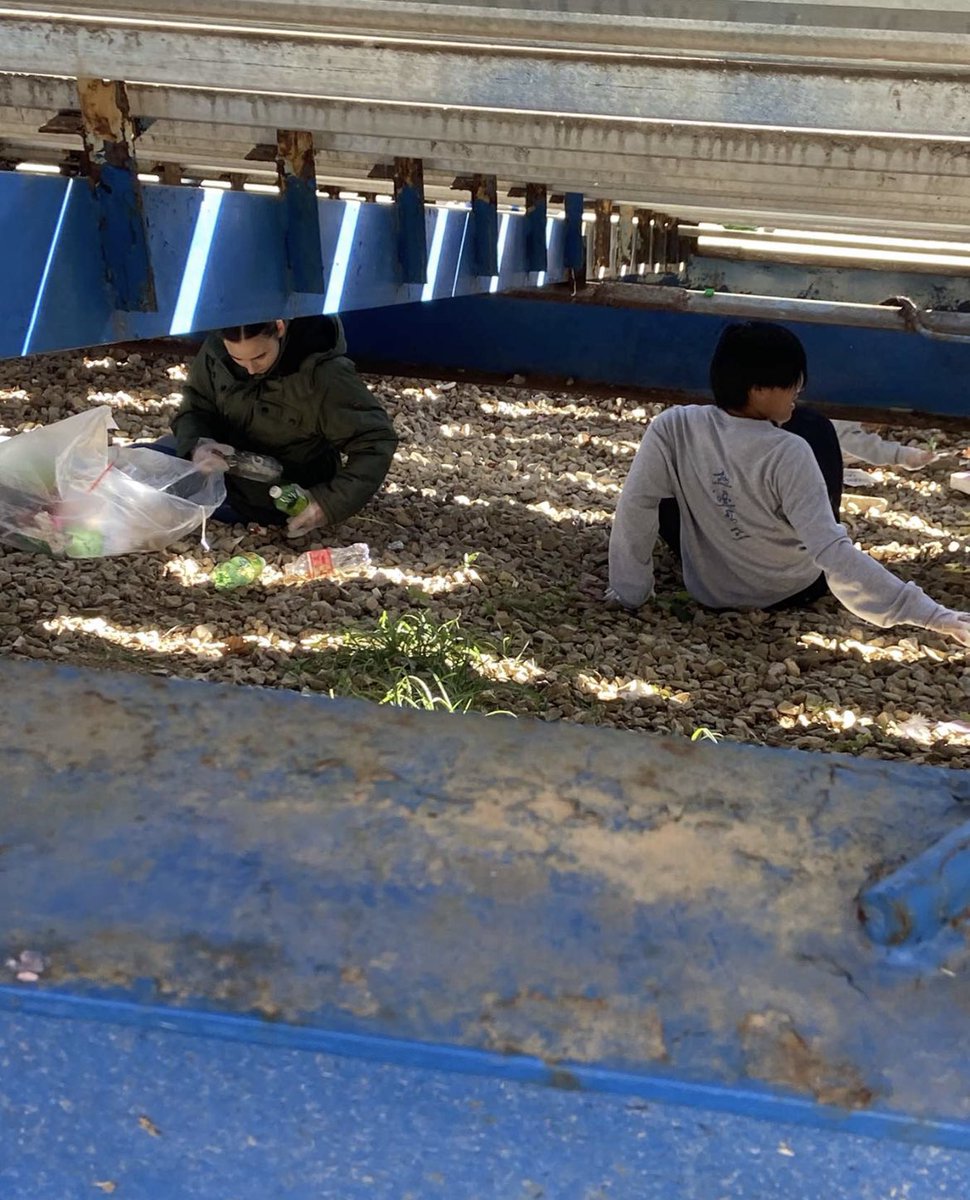 BlueJayInteract's tweet photo. A big thank you to all of our volunteers for helping us pick up trash today!! We love keeping our campus clean! https://t.co/Blzzm1kJlc
