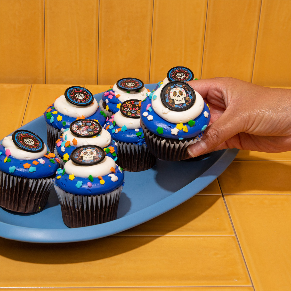 StaterBrosMkts's tweet photo. πΈπΆ You make me
Un poco loco
Un poquititito loco πΆπΈ
Find these festive cupcakes in the bakery for a limited time!
#DisneysCoco #DiaDeLosMuertos https://t.co/w7honPAtyO