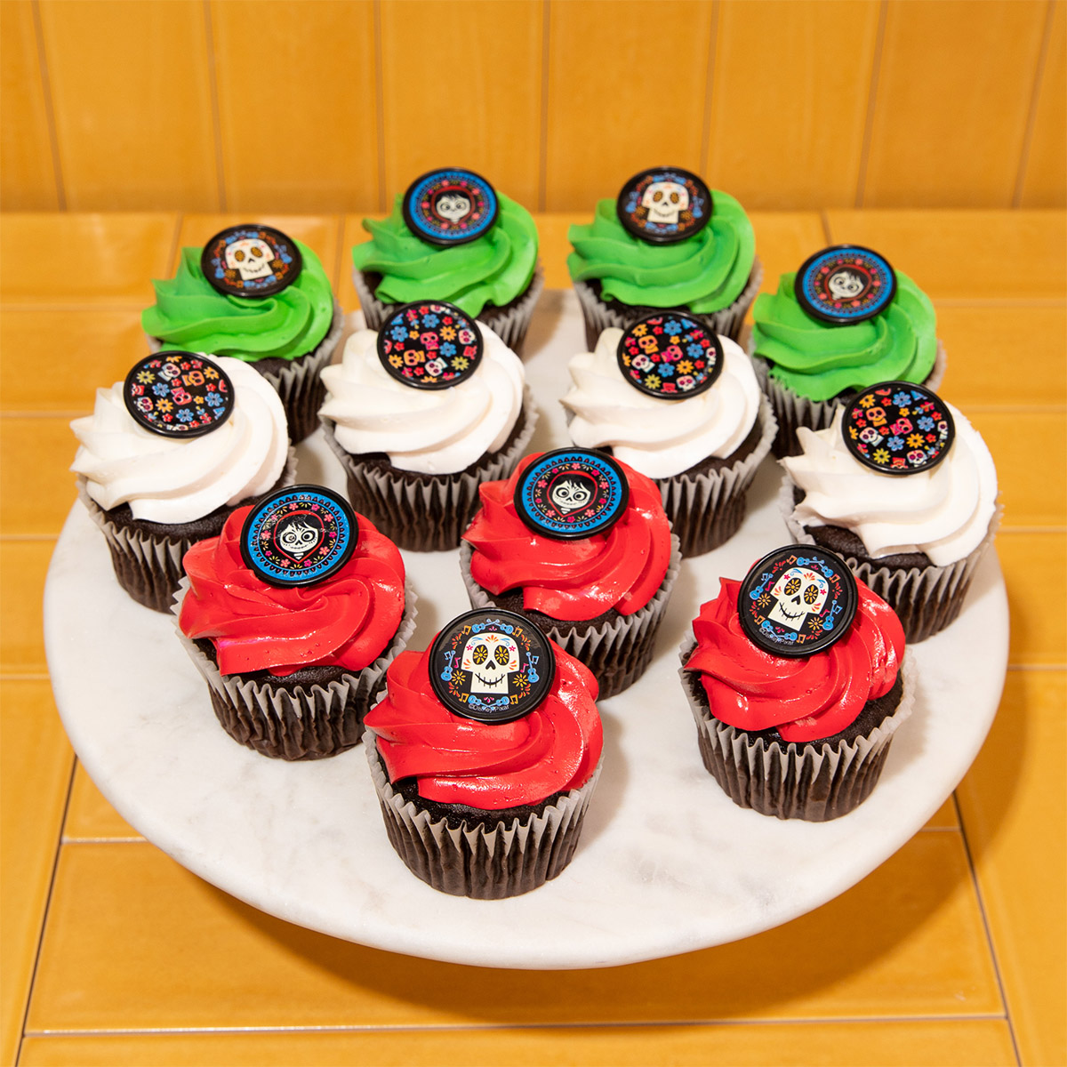StaterBrosMkts's tweet photo. πΈπΆ You make me
Un poco loco
Un poquititito loco πΆπΈ
Find these festive cupcakes in the bakery for a limited time!
#DisneysCoco #DiaDeLosMuertos https://t.co/w7honPAtyO