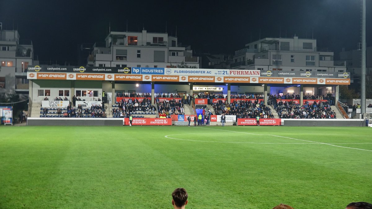 Esterreicherr's tweet photo. ..hier weitere Impressionen (FAC vs. LASK.
VIDEO: https://t.co/aGNfExNaK1
#lask #ultras #FACASK #UNIQAOEFBCup #groundhopping #Linz https://t.co/SXaxgSgBJX