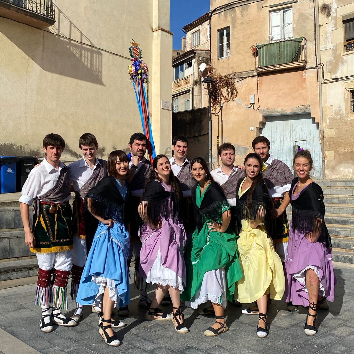 bgitaneslarboc's tweet photo. 16/10/2022 ... 20 anys de la recuperaciò del Ball de Gitanes de l'Arboç ... gran festa amb les gitanes i gitanos que han fet gran el @bgitaneslarboc amb
@gitanesvila (Vilafranca del Penedès) @balldegitanes.abp  (Vilanova i la Geltrú) i @bgitanestgn (Tarragona) https://t.co/vgJPzC8saF