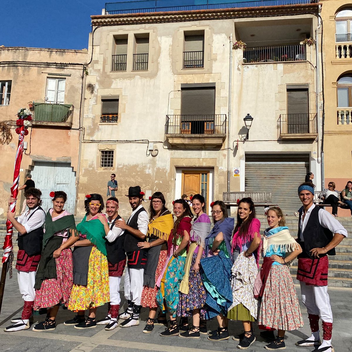 bgitaneslarboc's tweet photo. 16/10/2022 ... 20 anys de la recuperaciò del Ball de Gitanes de l'Arboç ... gran festa amb les gitanes i gitanos que han fet gran el @bgitaneslarboc amb
@gitanesvila (Vilafranca del Penedès) @balldegitanes.abp  (Vilanova i la Geltrú) i @bgitanestgn (Tarragona) https://t.co/vgJPzC8saF