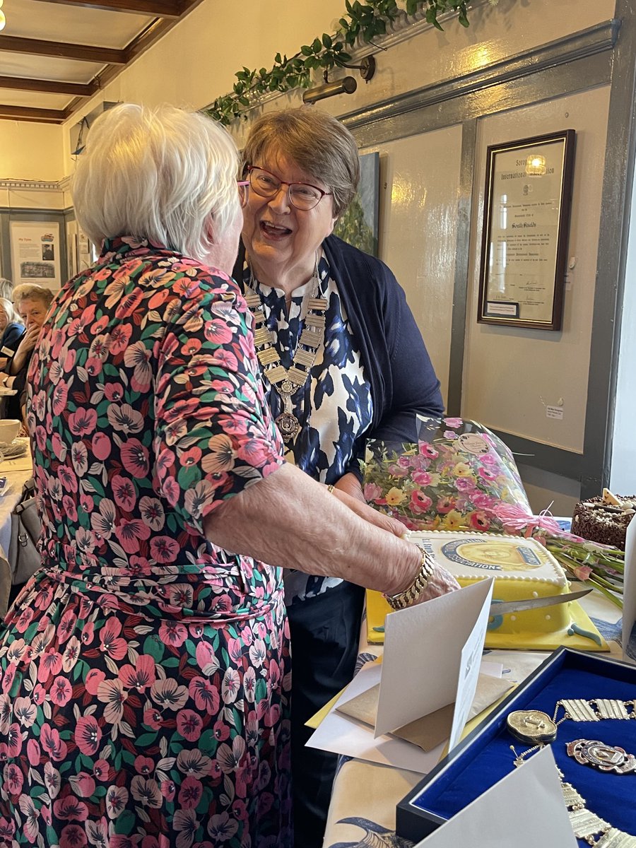 Regional President Pam cutting the celebration cake to mark SI South Shields 75th anniversary. Soroptimists from  NE enjoyed an afternoon tea. It was a wonderful atmosphere and great to meet socially. Thanks to Sheila Graber⁦@NewcastleSorop1⁩ SIGBI1 ⁦<a href="/sheilagraber/">#sheila graber</a>⁩