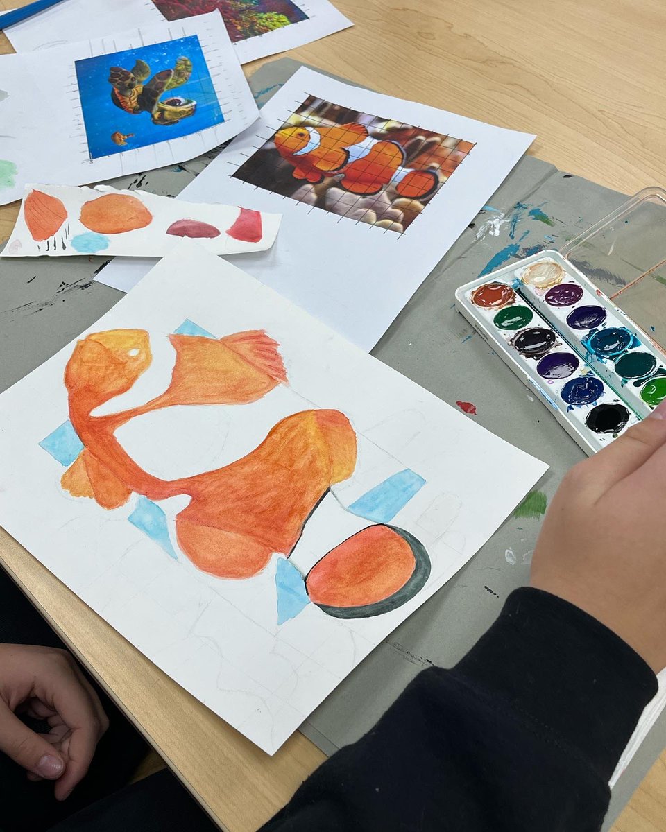 phpatriots_art's tweet photo. So much fun happening in Art 1! Introduction to watercolor! 🎨 so far I think students are surprised at how fun watercolor is! #phstrong #watercolor #underthesea https://t.co/CXo9dZcpaN