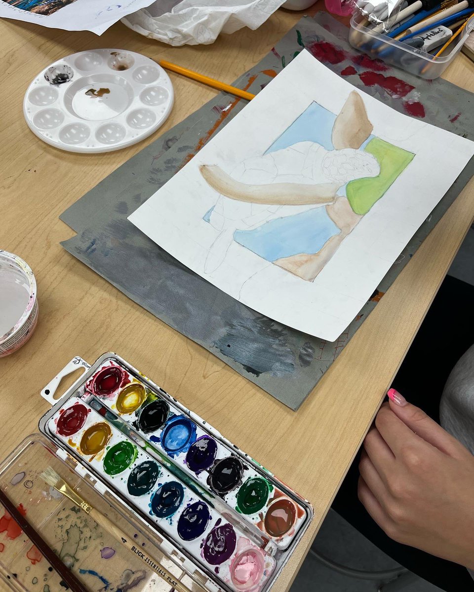 phpatriots_art's tweet photo. So much fun happening in Art 1! Introduction to watercolor! 🎨 so far I think students are surprised at how fun watercolor is! #phstrong #watercolor #underthesea https://t.co/CXo9dZcpaN