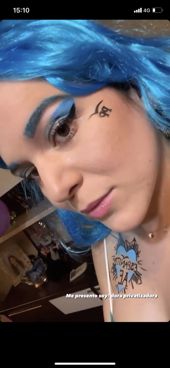 MiriamJLas's tweet photo. Cuando me pregunté esto en una fiesta drag que hicimos para una compa NB, supe que tenía que hacer honor a mi pasado de derechas. Así que nada os presento a Dora Privatizadora. Es la hija pequeña de la ayuso drag de @iamthekillerq 💓 https://t.co/sDlZKOnktO