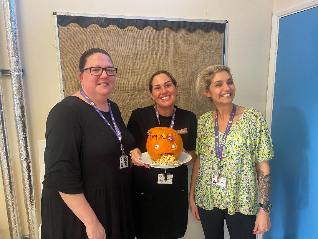 PrimaryElaine's tweet photo. What an amazing team here at Elaine! A brilliant evening of pumpkin carving and a scavenger hunt! #teamelaine #inspirepartnership #teambuilding https://t.co/OVgReKavns