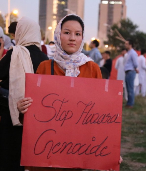 NargisAmini207's tweet photo. برای لحظه ای که فقط با شعار، همه‌ی فریاد ها را گره زدیم.
#StopHazaraGenocide https://t.co/GsYRC79fGL