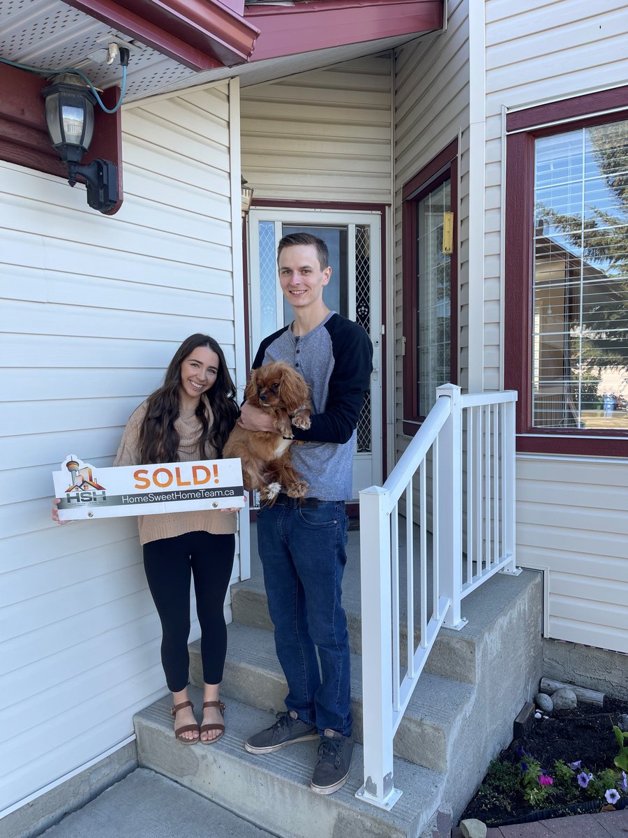 JulieVesuwalla's tweet photo. 𝑯𝑶𝑴𝑬 𝑺𝑾𝑬𝑬𝑻 𝑯𝑶𝑴𝑬!
Can we make a petition that going forward all of our clients need to have their dogs at the possession day?
Congratulations to our clients on the big day!
#YYC #YYCre #NWCalgary #HomeSweetHome https://t.co/1n5miy6yBS