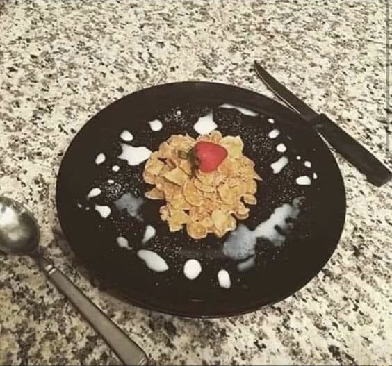 Carolinas_942's tweet photo. Them fancy restaurants be like “Le’Fróst De Flék $119.89”🤦🏾‍♂️😂😂 https://t.co/QBdMWzRhB8