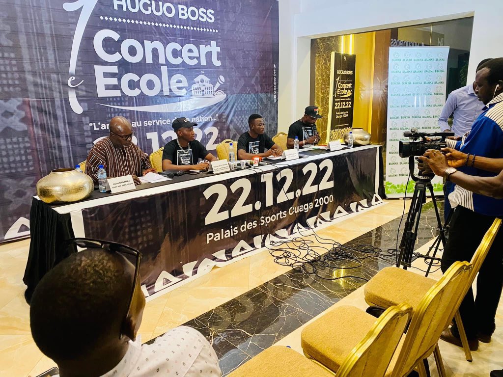 HUGUOBOSS1's tweet photo. Les mots me manquent pour dire MERCI  à la presse nationale et internationale pour cette grosse mobilisation à l’endroit du projet 1 concert 1 école #conférencedepresse📌 !

Un seul rendez-vous 22.12.22 au palais des sports de ouaga 2000. https://t.co/NLtS7o76IJ