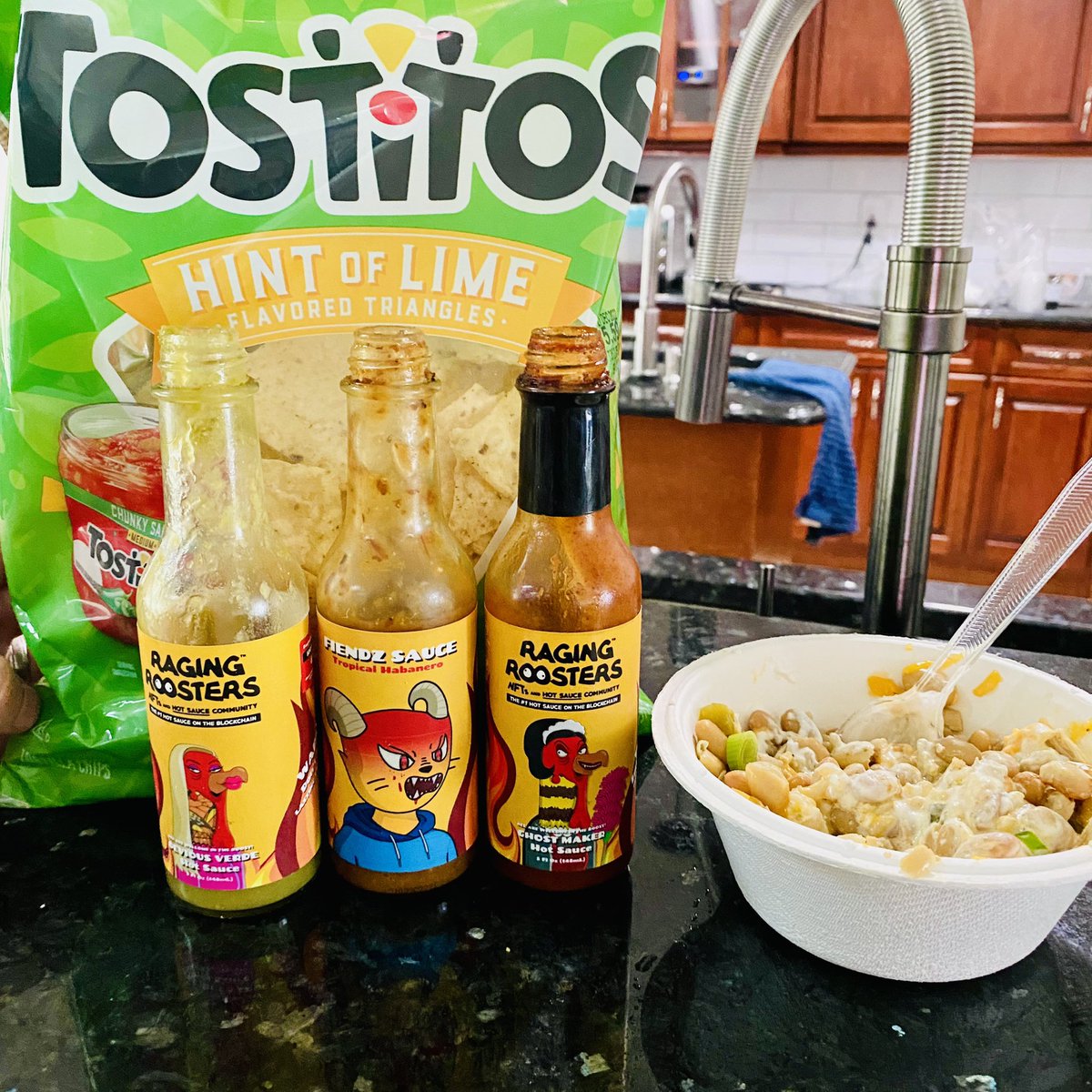 TheRagingRoost's tweet photo. It’s chili season. That means it’s still hot sauce season 🌶🤤💨 @FelineFiendz #nftsauce https://t.co/x08MGTDD6r