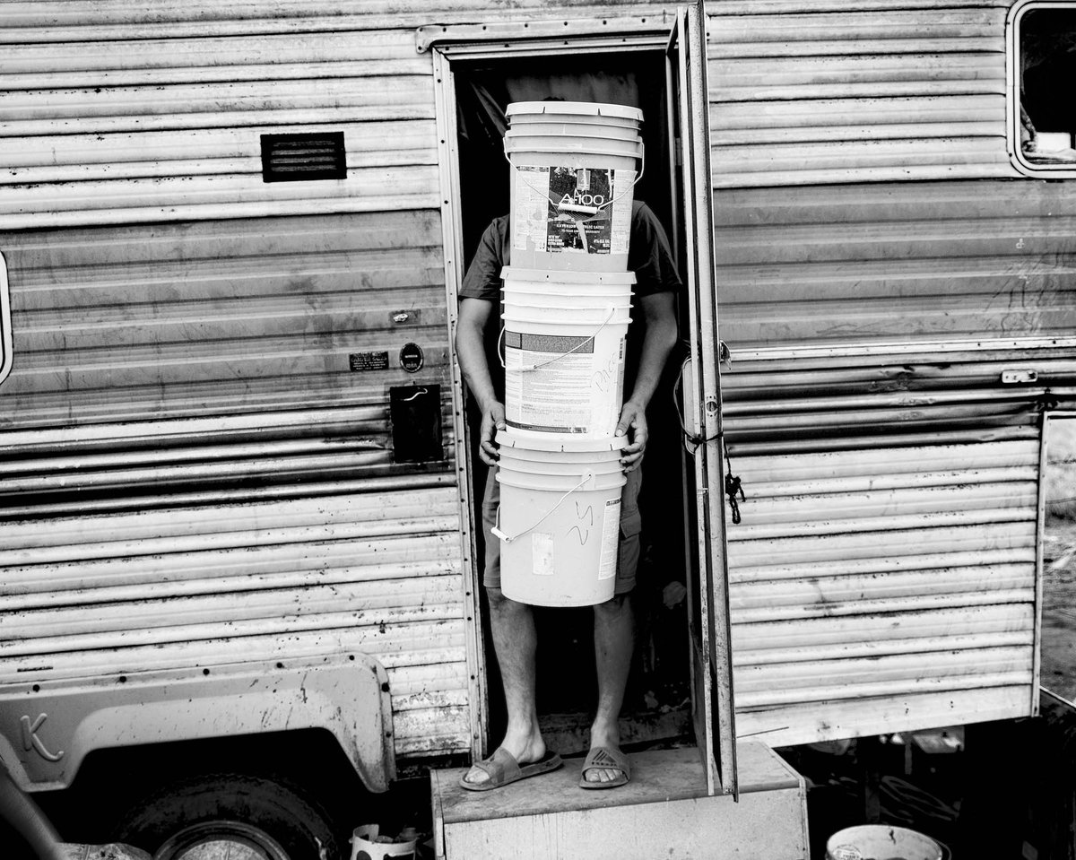 This is California’s third straight year of drought, and the fourth time in the last decade that farms in the Central Valley received zero allocated water. In some towns, limited or no access to running water has become a daily reality. bit.ly/3Ty7l94