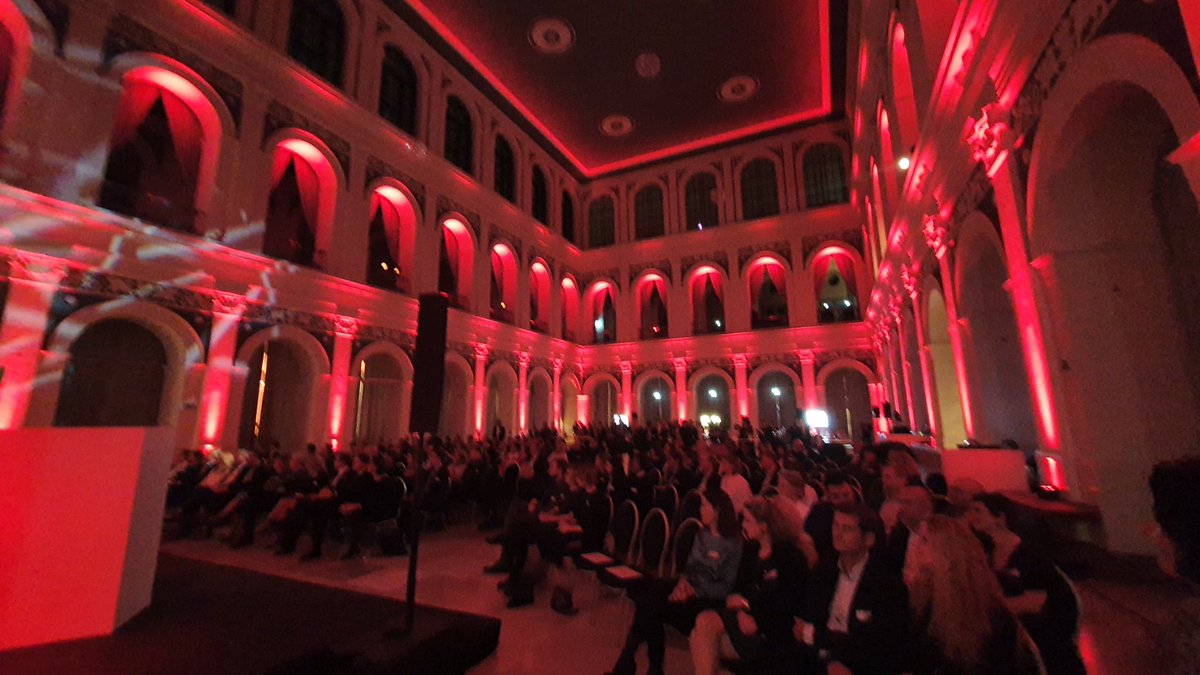 Die Ernst-Schneider-Preisgala in der <a href="/hkhamburg/">Handelskammer Hamburg</a> war ein guter Abend mit beeindruckenden Preisträgern, tollen Gästen und einem starken Hamburger Team. Danke! <a href="/hkhamburg/">Handelskammer Hamburg</a> #esp2022