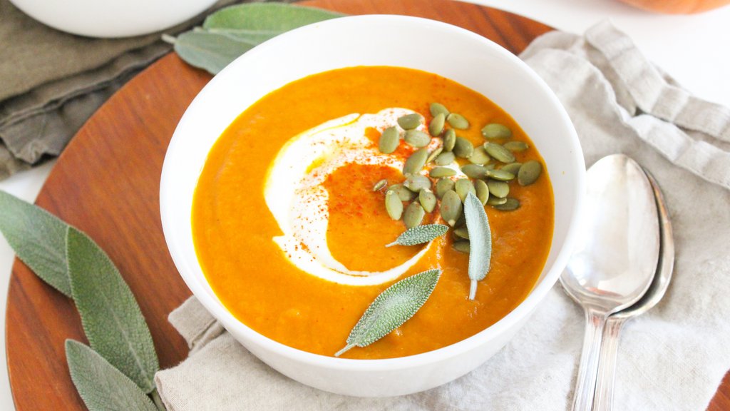 ⁠Celebrate pumpkin season with this deliciously creamy and savory slow cooker pumpkin soup! Recipe--> fannetasticfood.com/slow-cooker-pu…⁠
.⁠
.
#pumpkinsoup #crockpotrecipes #rdchat