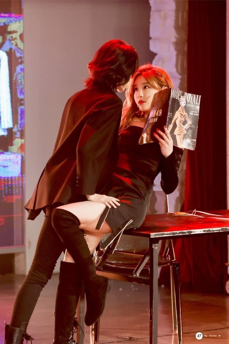 This pose with #eimiko ? 👀