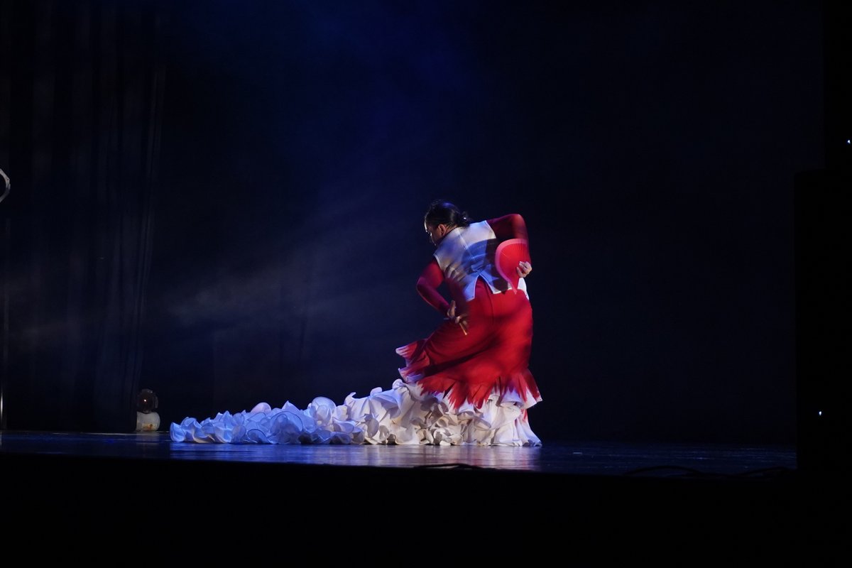CCEGUATEMALA's tweet photo. La coreógrafa y bailarina española Sara Cano ayer presentó "A palo seco", un espectáculo de flamenco contemporáneo. 

Muchas gracias a todas las personas que os acercasteis para disfrutarlo 💃💃
@EmbajadaEspGTA 

#flamencocontemporaneo #apaloseco #guatemala https://t.co/3GcL6MbqoA