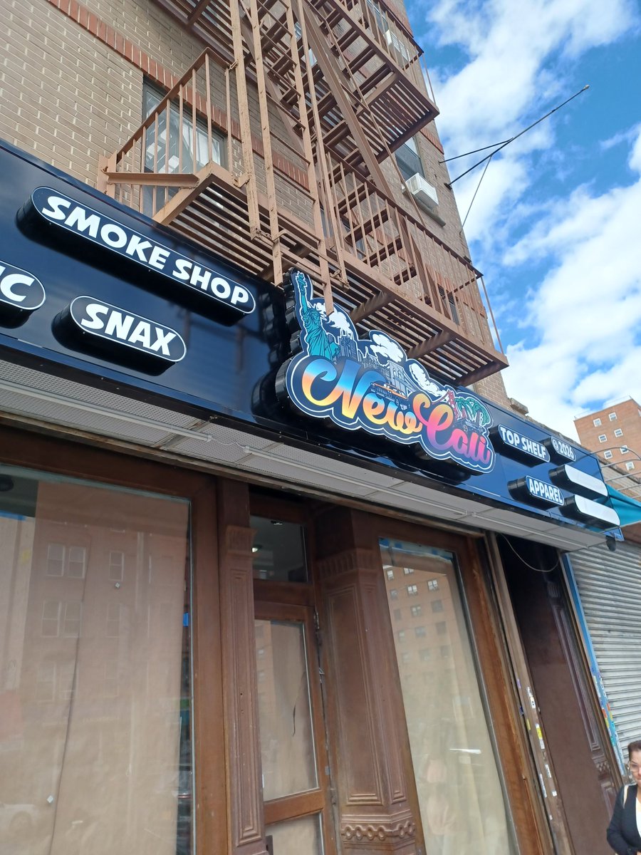 Mr_BurnDatloud2's tweet photo. 2 dispensaries right across the street from each other. #Newcali is opening soon and #Puffnpaint been open for like a year now. But #Puffnpaint is way over priced. $75 for an 8th let's see what the new spot has to offer @AngelOfCannabis @GodsMoron @NaturalLady4 @nyhardhat1 https://t.co/snxrCdVWak