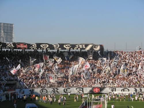 ncbvasco's tweet photo. URGENTE! Após quase 10 anos de punição, a Força Jovem está AUTORIZADA a voltar aos estádios!

A torcida já estará presente em São Januário no sábado, contra o Criciúma! https://t.co/Ebm82sRrJK