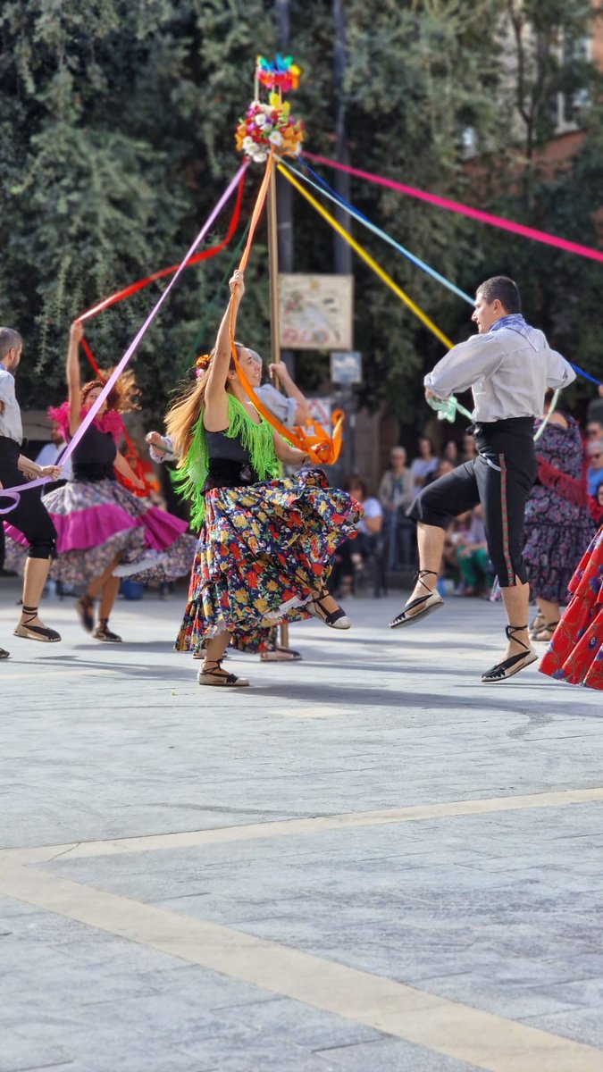bgitaneslarboc's tweet photo. 16/10/2022 ... 20 anys de la recuperaciò del Ball de Gitanes de l'Arboç ... gran festa amb les gitanes i gitanos que han fet gran el @bgitaneslarboc amb
@gitanesvila (Vilafranca del Penedès) @balldegitanes.abp  (Vilanova i la Geltrú) i @bgitanestgn (Tarragona) https://t.co/rYbwzly8Gj
