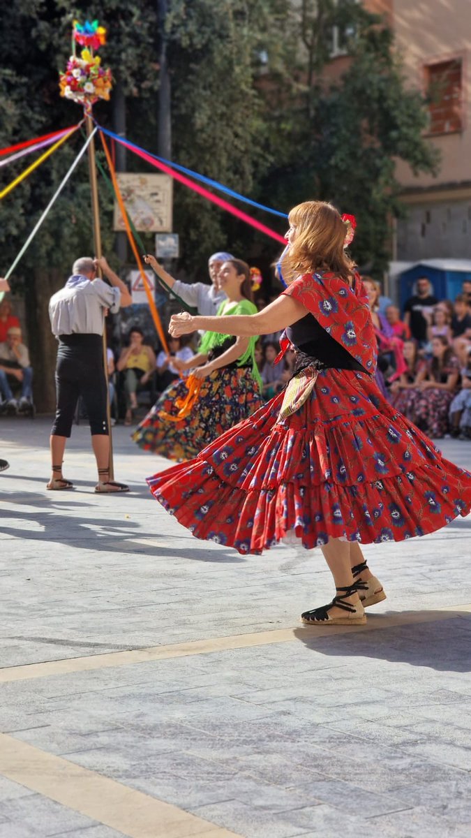 bgitaneslarboc's tweet photo. 16/10/2022 ... 20 anys de la recuperaciò del Ball de Gitanes de l'Arboç ... gran festa amb les gitanes i gitanos que han fet gran el @bgitaneslarboc amb
@gitanesvila (Vilafranca del Penedès) @balldegitanes.abp  (Vilanova i la Geltrú) i @bgitanestgn (Tarragona) https://t.co/rYbwzly8Gj