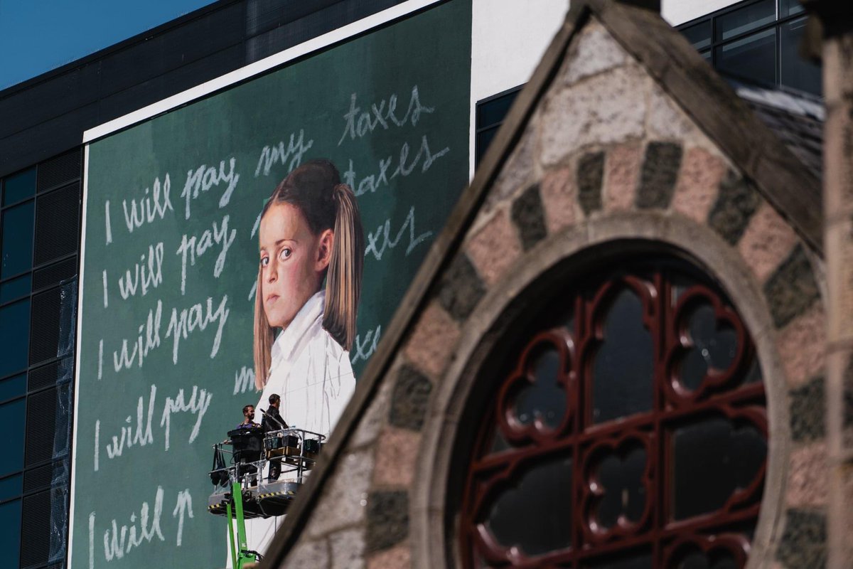 She’s always keeping an eye on everyone 👁

#nuartaberdeen #nuartfestival #aberdeen #scotland #streetart #mural #streetarteverywhere #painting #wallart #stickerart #paint  #streetartistry #situationist #photooftheday #aberdeeninspired #streetartaberdeen #reconnect #slimsafont