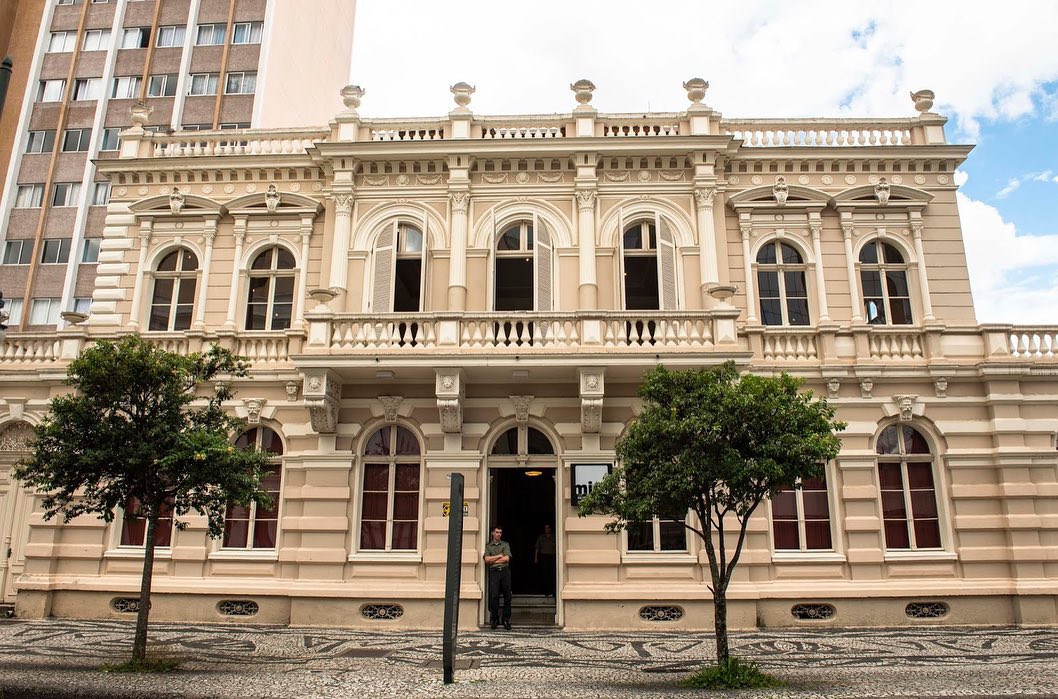 TopMagazine's tweet photo. 4. Atividade cultural MIS (PR)
Começando uma programação inédita nessa quinta (20), o museu abriu espaço para atividades musicais, cinematográficas e muito mais.
#topmagazine #mundotop #exposição #arte https://t.co/XJyOVMMLps