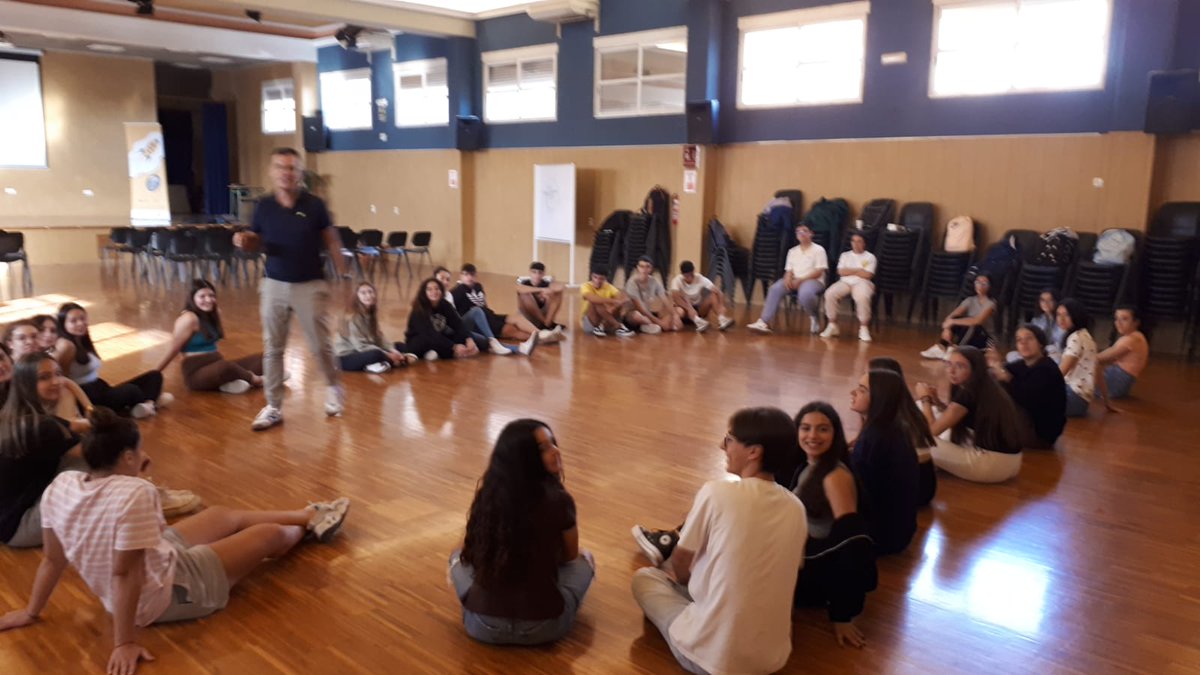 Sesión de gestión del #fracaso con mi tutoría de #alumnoscracks y <a href="/PedroOrtn2/">Pedro Ortín</a> de <a href="/FundacionCepaim/">CONVIVE Fundación Cepaim</a> y el #proyectoepi , quę suerte tengo con estos alumnos #aulademprendimiento #softskills #mitrabajomola