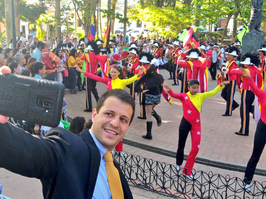 eliasayegh's tweet photo. Vaya en este día tan especial para la gran familia de la Banda Show Francisco de Miranda todo nuestro reconocimiento, gratitud y felicitación por su XIX Aniversario.

Su energía, carisma y alegría siempre desbordan cada rincón de nuestro municipio #ElHatillo. #VenezuelaPosible https://t.co/pvcJdJe3e5