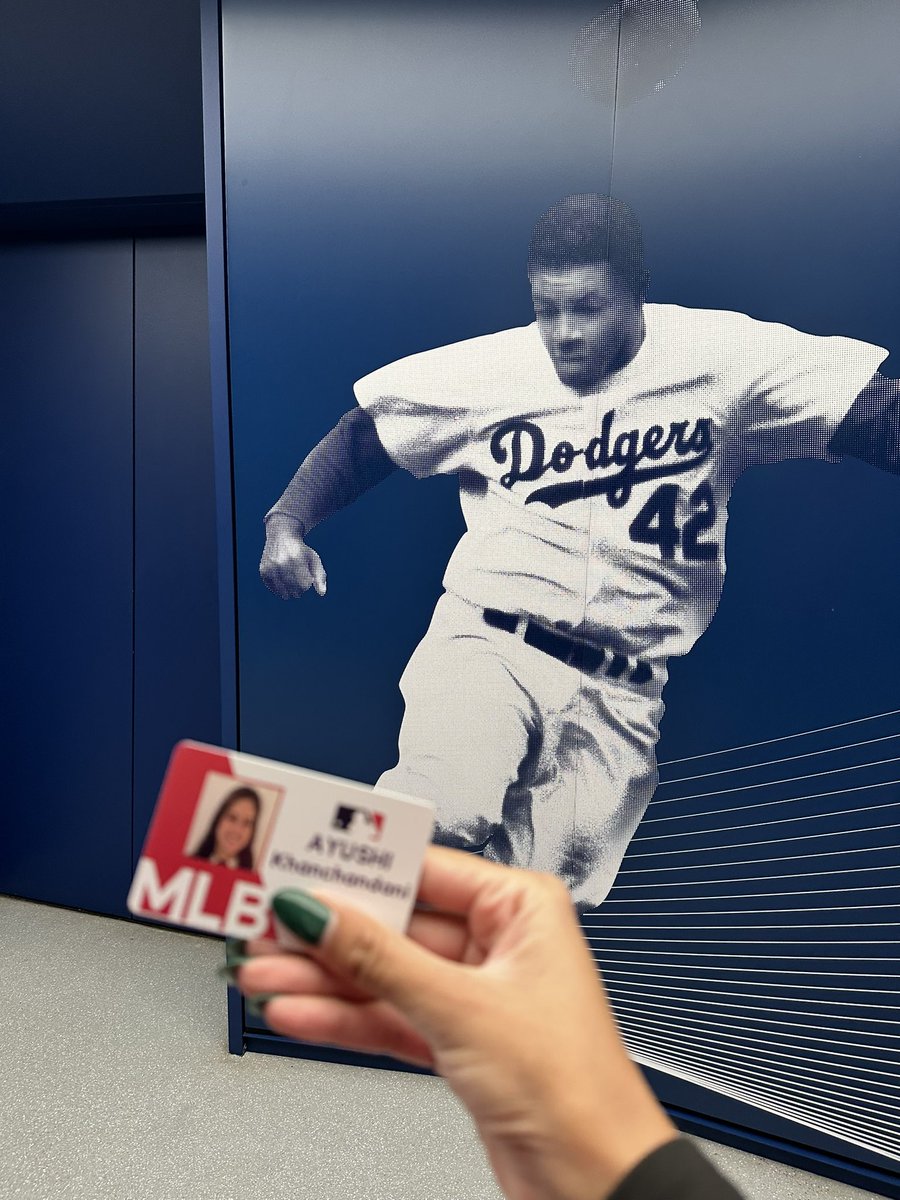 loveyush's tweet photo. First day in the office ⚾️ ✔️ https://t.co/KUdeBWF3UI