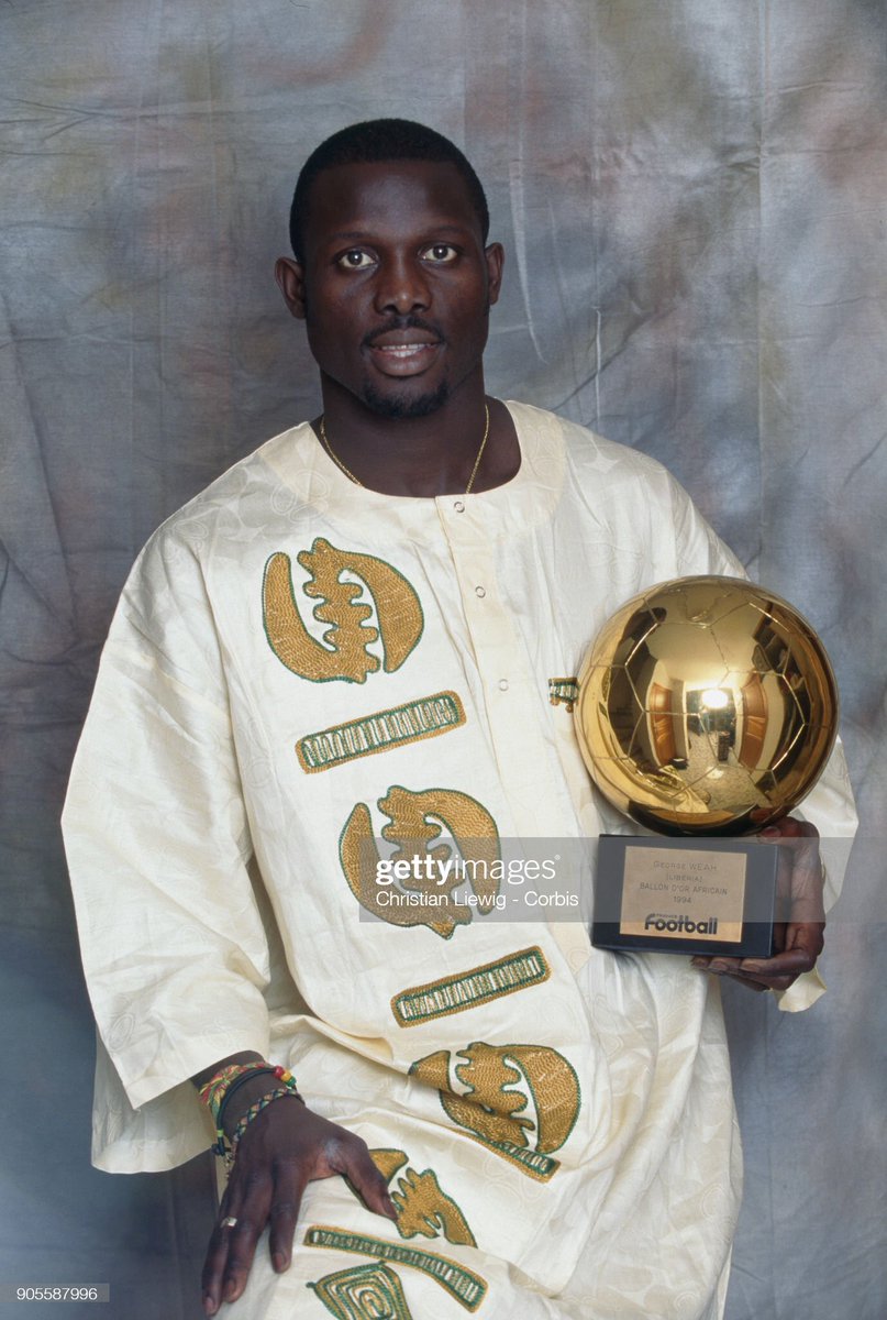 Styliste_bi's tweet photo. Image caché bi pour moi c’est George Weah #BallondorAfricain en 1989 et en 1994, George Weah remporte la plus prestigieuse distinctions individuelles en 1995 et entre dans l’histoire en devenant le 1er africaine et l’unique à ce jour à recevoir le #ballonDor• #SunuNet #Gfm https://t.co/zTzmpYKTQo