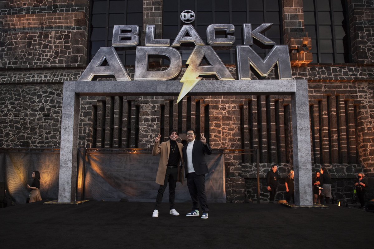 Bryan_SKabeche's tweet photo. Momentos icónicos de @SKabecheTV y este…⚡️🤩

Grabamos un video con @TheRock y todo el Cast de #BlackAdam ya pueden ir a ver el video en nuestro canal Más SKabeche https://t.co/GN7bjx1Nqt

Gracias @warnerbros por la oportunidad #WBPartner 

BLACK ADAM CON SK https://t.co/d18wNQqSRZ