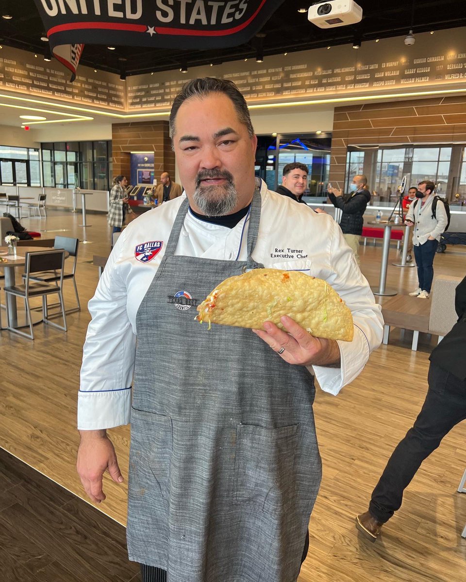 TheGinaMiller's tweet photo. The @ToyotaStadiumTX Monster Taco is real. It debuted this season and features a crispy 12-inch flour tortilla filled with shredded barbacoa, shredded cheese, lettuce, diced tomatoes, sour cream and hot sauce.

🌮 🌮🌮🌮 https://t.co/E5vmFgwECD