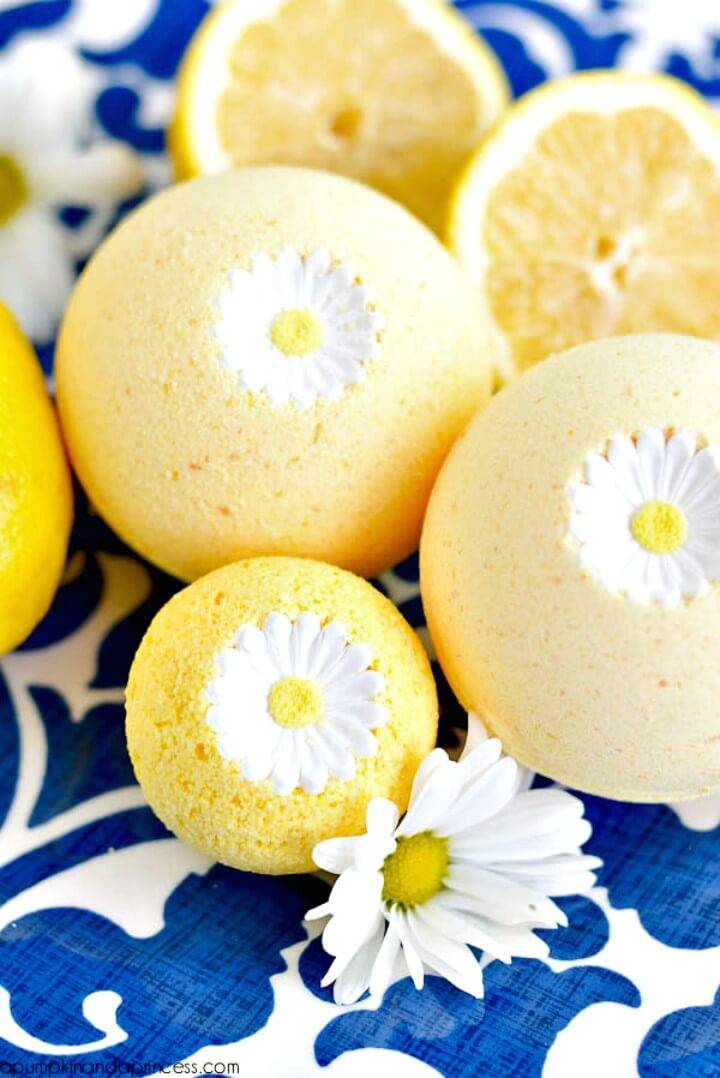 BrokerStacy's tweet photo. Learn how to #makeyourown bath bombs with these simple #DIYideas.  https://t.co/H6BShVsuUL https://t.co/HshZ9503Yk